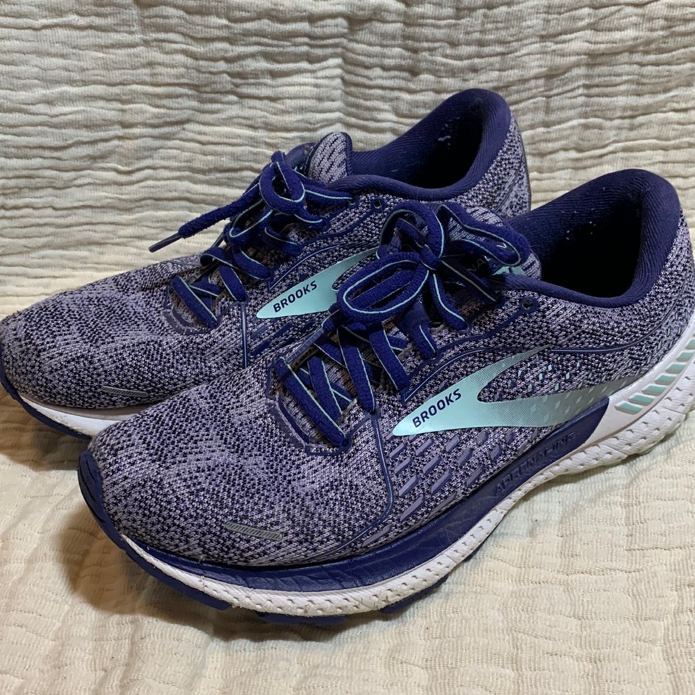 BROOKS TENNIS SHOES - Picture 1 of 7
